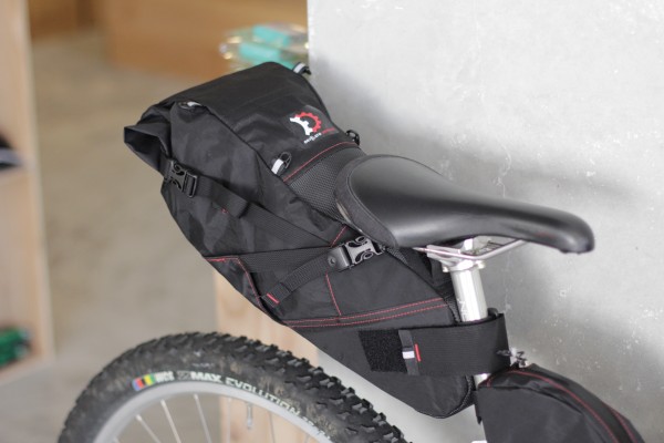 バイクパッキング　レベレイトデザイン　bikepacking REVELATE DESIGNS