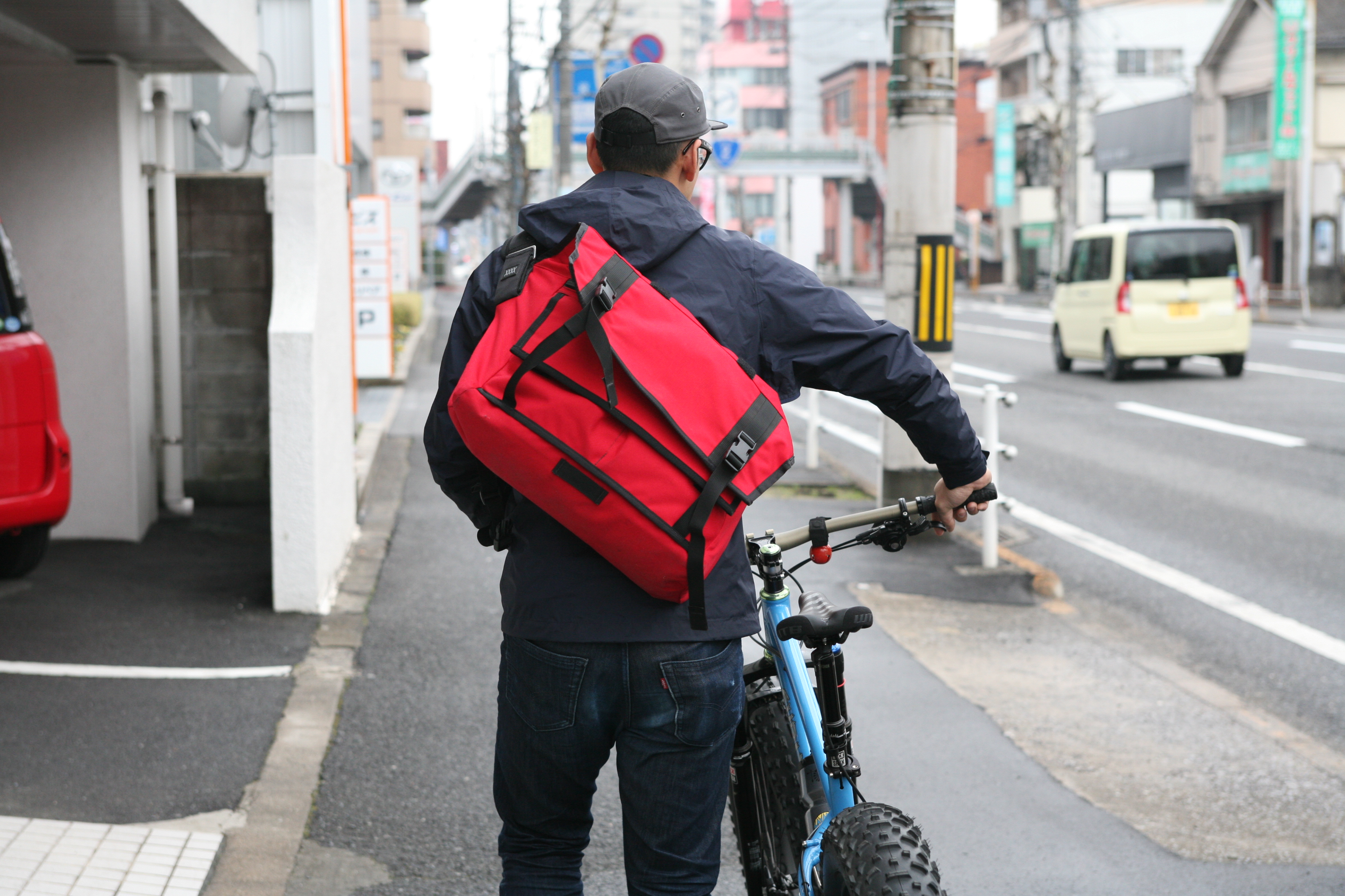 たまには斜めがけのメッセンジャーバッグを使ってみる。missionworkshop THE RUMMY 27L | 広島の自転車ショップ。ファットバイク・シングルスピード・ロングテールバイク・シクロクロス・ハンドメイドフレームなど。  | Grumpy（グランピー）