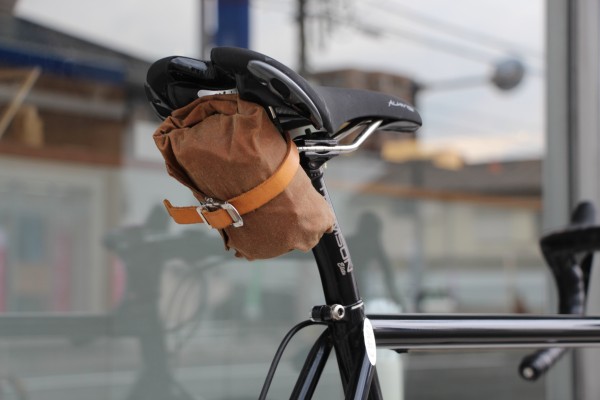 クロモリロードに似合うシートバッグ スワローフートのロードラップ 広島の自転車ショップ ファットバイク シングルスピード ロングテールバイク シクロクロス ハンドメイドフレームなど Grumpy グランピー