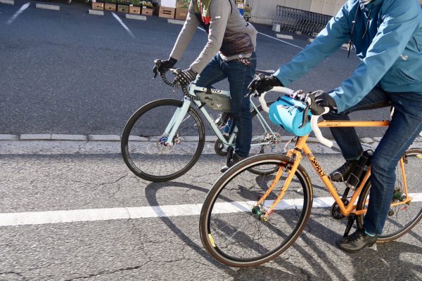 カジュアルに自転車に乗る ジーパンサイクリスト グランピースタイルです 広島の自転車ショップ ファットバイク シングルスピード ロングテールバイク シクロクロス ハンドメイドフレームなど Grumpy グランピー