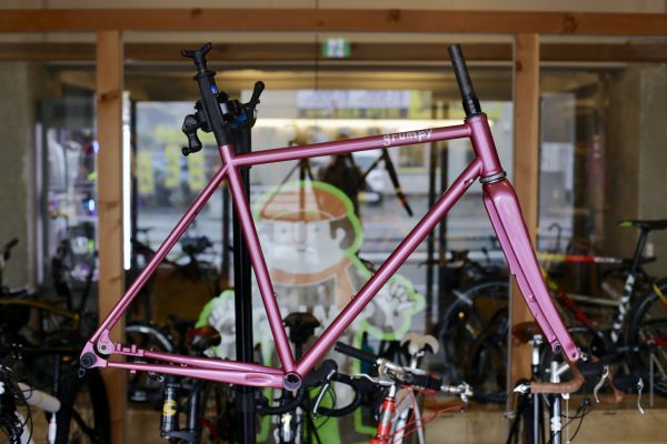 グランピーのオリジナル・ロードバイクを紹介します。 | 広島の自転車