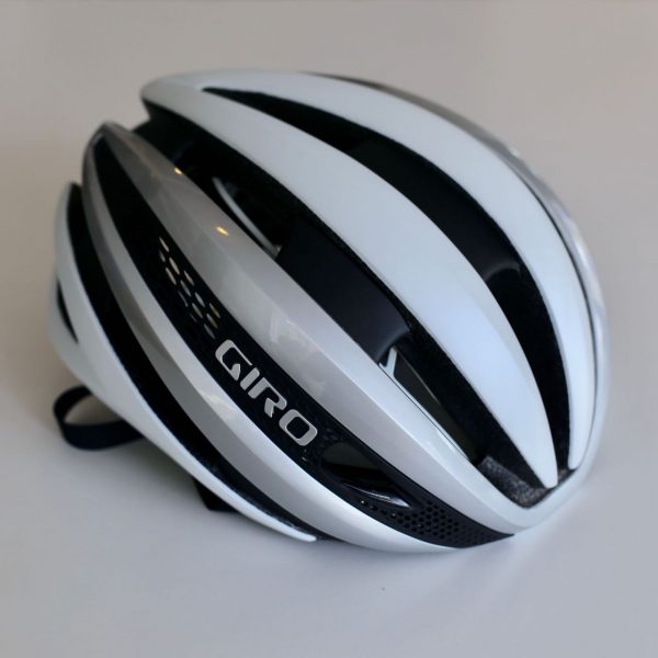 カジュアルサイクリストがかぶってるヘルメットがコレ。GIROのシンセ 